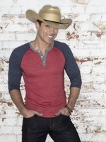 Dustin Lynch shares 