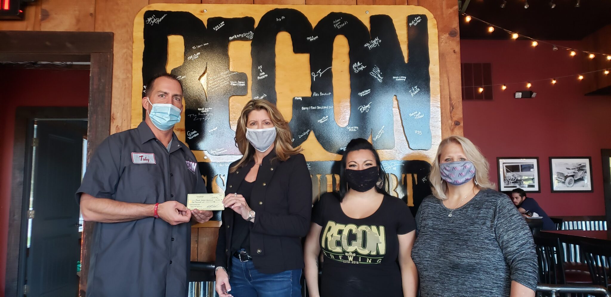 Recon Donates Over $1,000 To Magee’s NICU